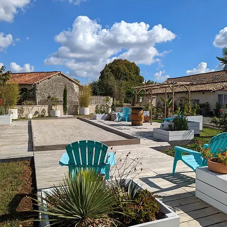 Lana 3 Etoiles * Montjean (Charente)